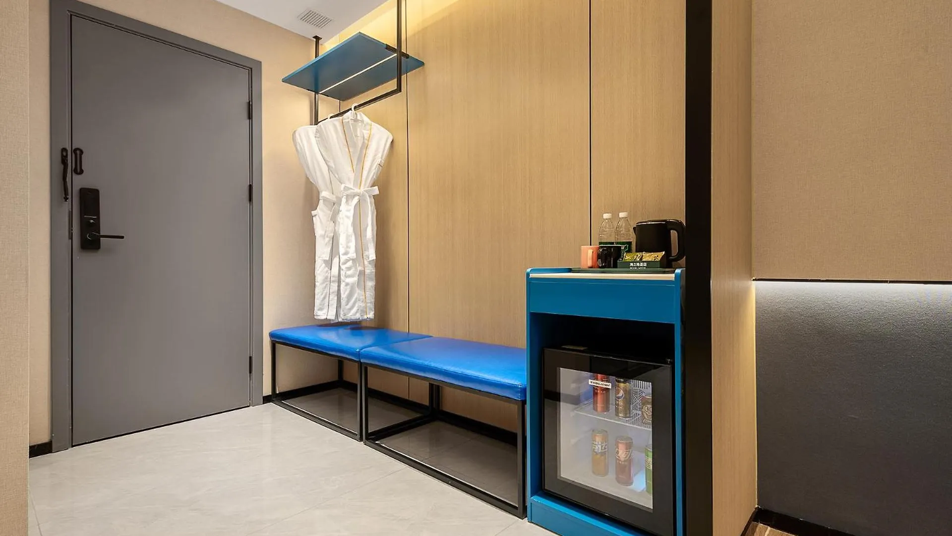 Pearl Hotel - Gongbei Port Zhuhai 4*,  China